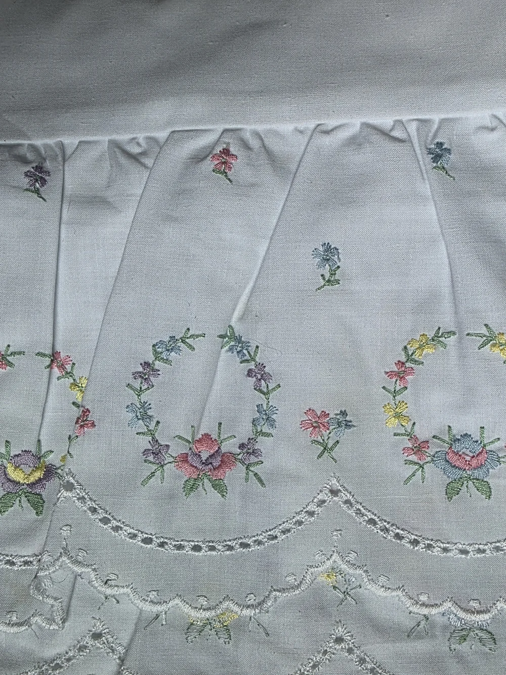 Delicate Ruffle Twin Flat Sheet Bed Skirt White Embroidered Floral Cotton Vtg